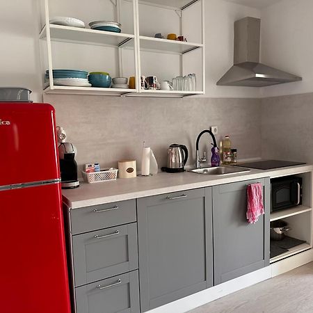 Beach Apartment - 50M From The Beach With Free Parking Biograd Na Moru Eksteriør billede