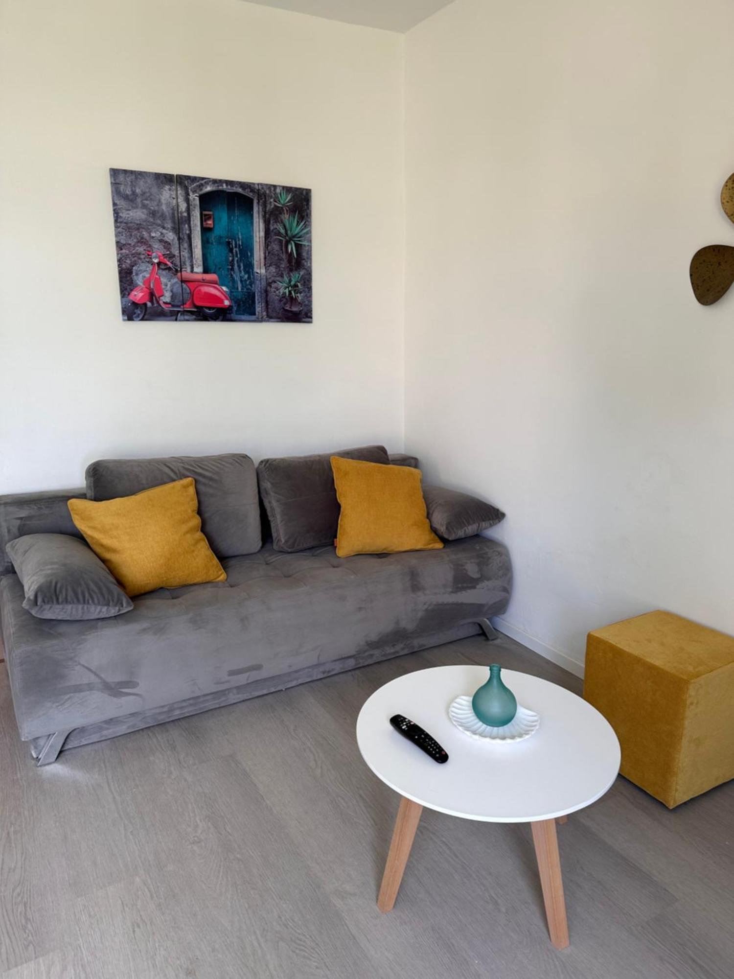 Beach Apartment - 50M From The Beach With Free Parking Biograd Na Moru Eksteriør billede